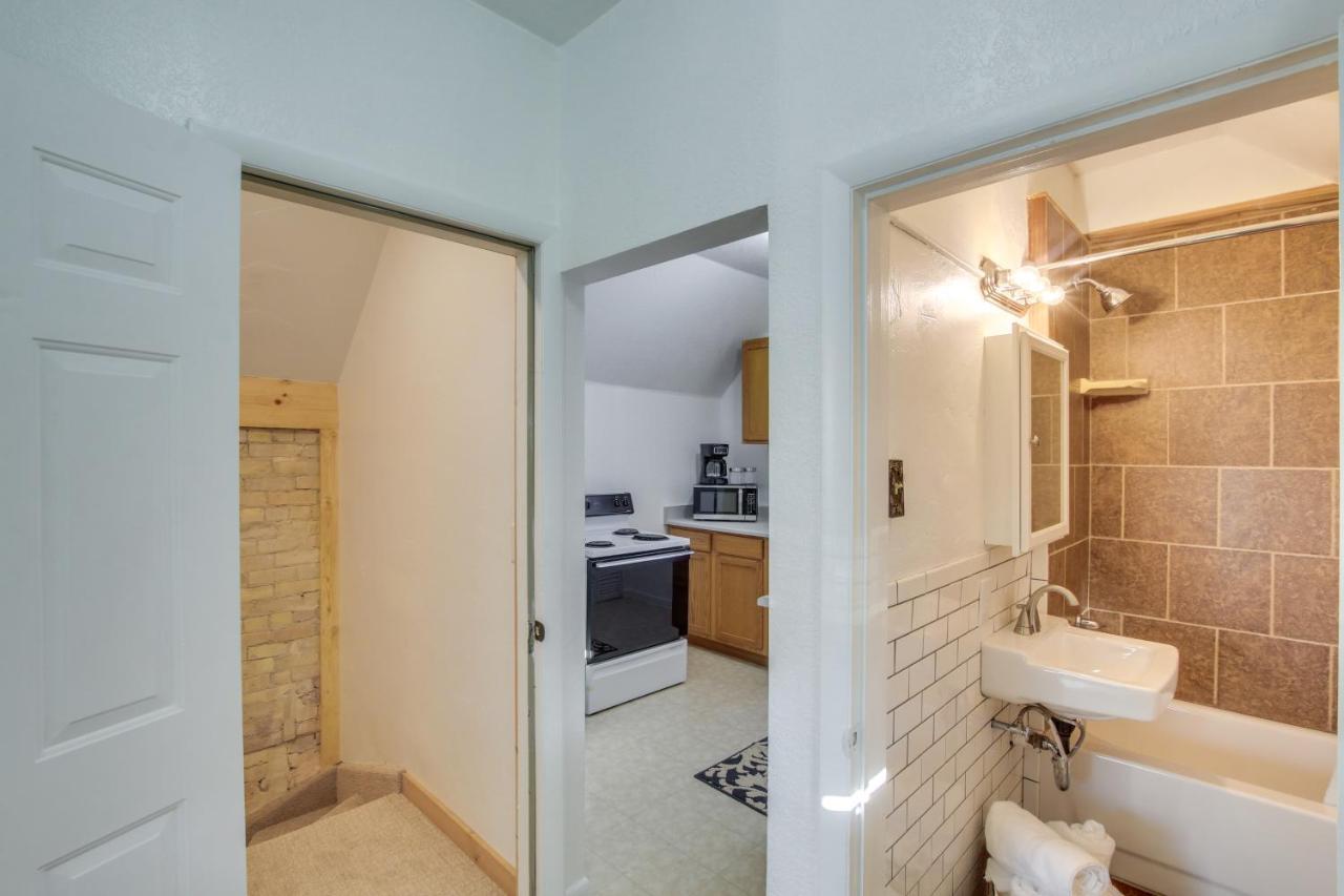 Convenient Logan Apartment - 1 Block To Town! 外观 照片